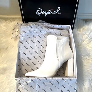 QUPID White Side Stretch Heeled Booties